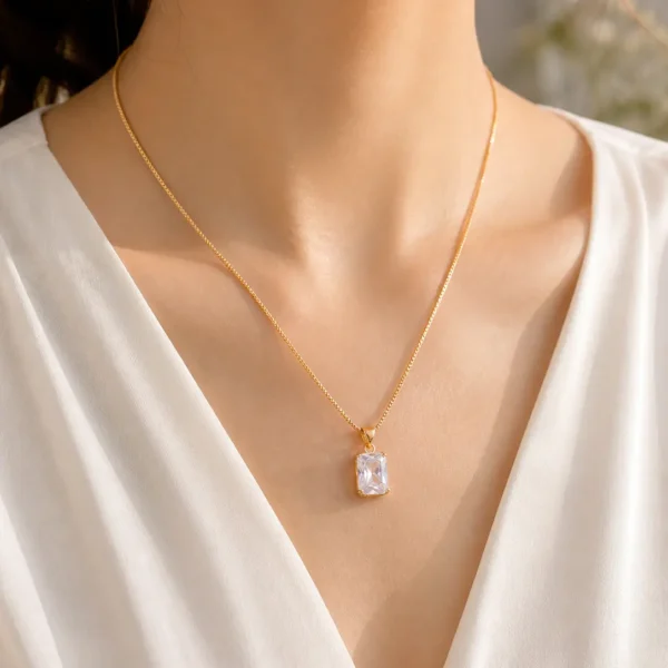 gold plated crystal pendant necklace Pakistan for elegant women