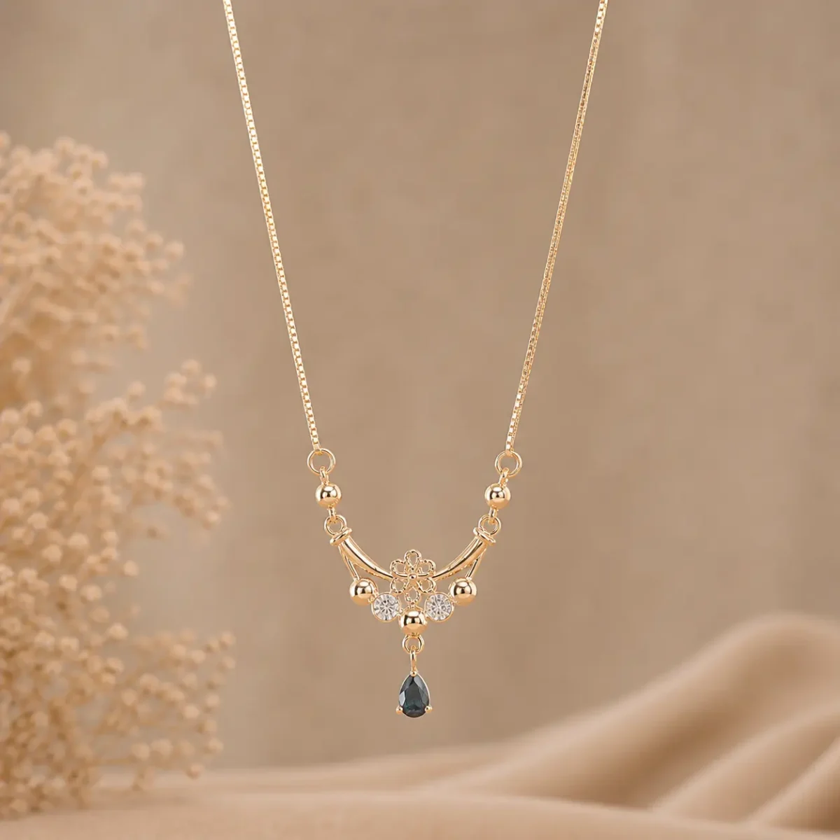 gold pendant necklace Pakistan Lumira PK Jewelry elegant design