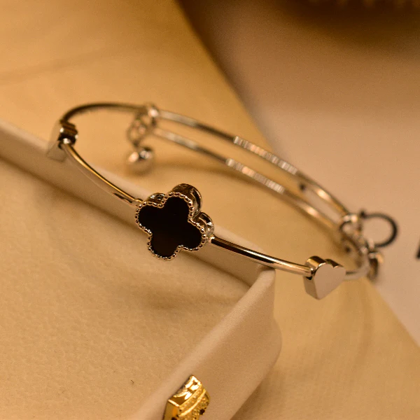 gold clover bracelet Pakistan with black luxury charm design